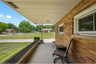 2075 Heatherlane Drive, Grandview Heights, OH 44147 - Photo 11