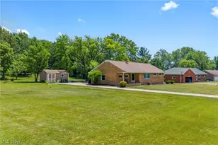 2075 Heatherlane Dr, Grandview Heights, OH 44147 - Photo 9