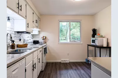 1210 Tumbleweed Street NE, Uniontown, OH 44685 - Photo 9