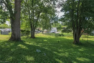 2327 Bel Aire Ln, Youngstown, OH 44514 - Photo 23