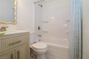 2327 Bel Aire Ln, Youngstown, OH 44514 - Photo 9
