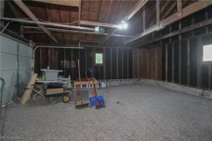 2327 Bel Aire Ln, Youngstown, OH 44514 - Photo 21