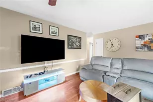 2253 Hivue Dr, Green, OH 44312 - Photo 5