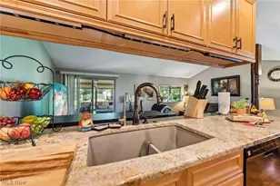 310 Bayshore Dr, Eastlake, OH 44095 - Photo 17