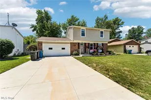 310 Bayshore Dr, Eastlake, OH 44095 - Photo 3