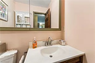 310 Bayshore Dr, Eastlake, OH 44095 - Photo 19