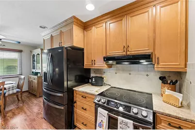 310 Bayshore Drive, Eastlake, OH 44095 - Photo 15