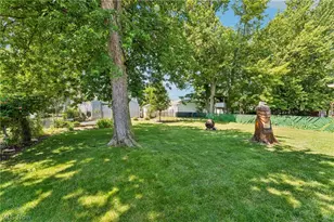 310 Bayshore Dr, Eastlake, OH 44095 - Photo 43