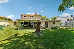 310 Bayshore Dr, Eastlake, OH 44095 - Photo 47