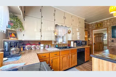 418 E Tuscarawas Avenue, Gnadenhutten, OH 44629 - Photo 9