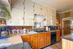 418 E Tuscarawas Ave, Gnadenhutten, OH 44629 - Photo 9