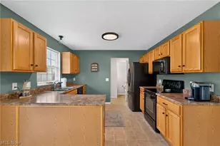 1938 Northgate Cir, Akron, OH 44320 - Photo 9