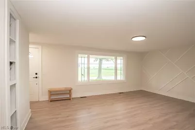 5550 Easton Street, Louisville, OH 44641 - Photo 3