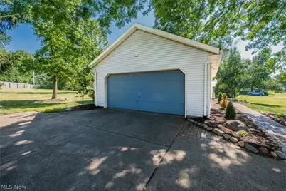 4325 Larchwood Circle NW, Canton, OH 44718 - Photo 13