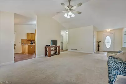 545 E Maple Street, Hartville, OH 44632 - Photo 7