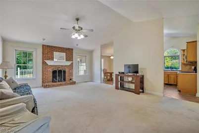 545 E Maple Street, Hartville, OH 44632 - Photo 5