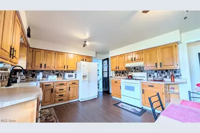 1099 Lake Road, Conneaut, OH 44030 - Photo 5