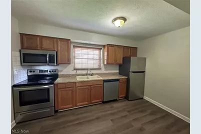 31624 N Marginal Drive #D, Willowick, OH 44095 - Photo 3
