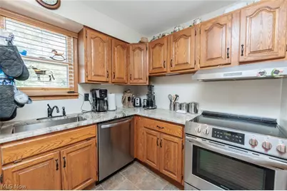 2774 W Royalton Road, Grandview Heights, OH 44147 - Photo 13