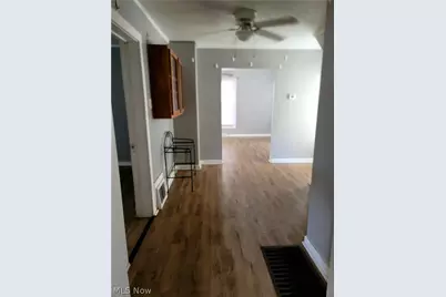 49 15th Street NW, Barberton, OH 44203 - Photo 5
