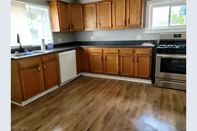 49 15th Street NW, Barberton, OH 44203 - Photo 3