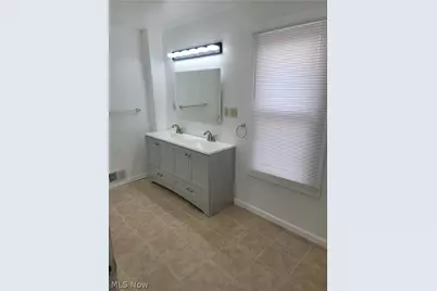 140 7th Street NW, Barberton, OH 44203 - Photo 5
