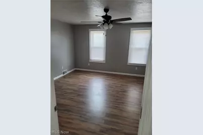 140 7th Street NW, Barberton, OH 44203 - Photo 9
