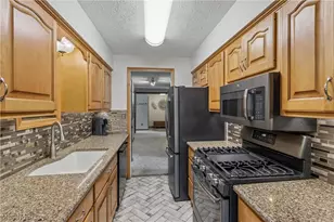 17654 Lois Way, Doylestown, OH 44230 - Photo 13
