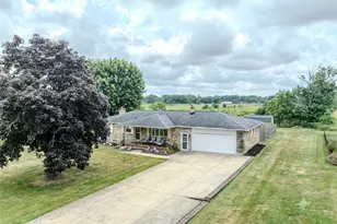 5244 Oakridge Dr, Louisville, OH 44641 - Photo 17