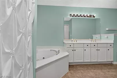 5242 Parkhurst Drive, Sheffield Village, OH 44054 - Photo 19