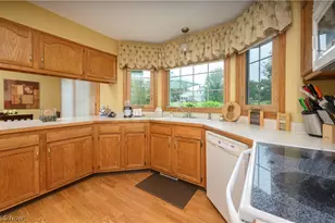 3176 Carie Hill Cir NW, Massillon, OH 44646 - Photo 7