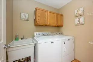3176 Carie Hill Cir NW, Massillon, OH 44646 - Photo 13