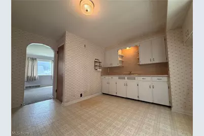 1021 W College Road, Alliance, OH 44601 - Photo 9