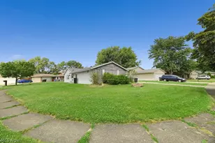 109 Monticello Cir, Elyria, OH 44035 - Photo 3