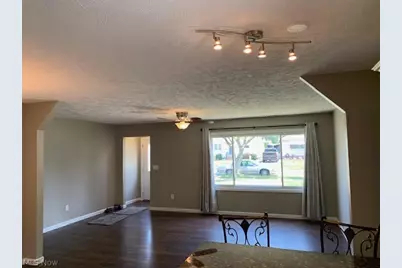 370 E 309th Street, Willowick, OH 44095 - Photo 3