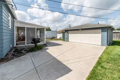 19155 Davinwood Drive, Loveland, OH 44135 - Photo 3