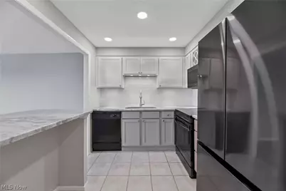 12500 Edgewater Drive #1206, Oakwood, OH 44107 - Photo 5