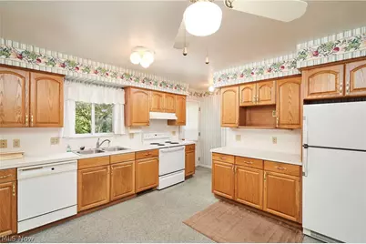 299 W Caston Road, New Franklin, OH 44319 - Photo 9