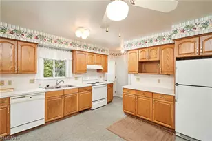 299 W Caston Rd, New Franklin, OH 44319 - Photo 9