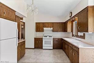 1229 Scenicrest St NW, Uniontown, OH 44685 - Photo 7