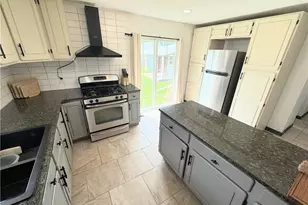 758 E 348th St, Eastlake, OH 44095 - Photo 9
