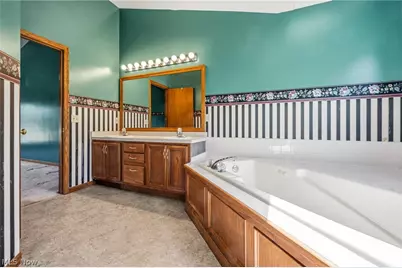 6638 Forestwood Street NW, Canton, OH 44718 - Photo 33