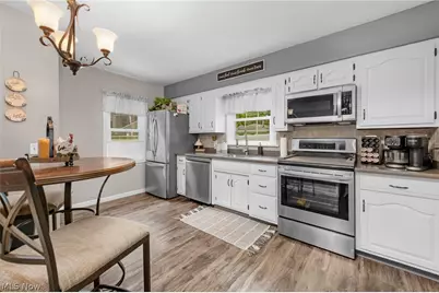 984 Cleveland Avenue, Amherst, OH 44001 - Photo 9