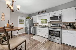 984 Cleveland Ave, Amherst, OH 44001 - Photo 9