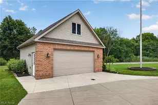 1343 Vermillion Dr, Barberton, OH 44203 - Photo 3
