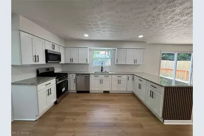 1281 S Hawkins Avenue, Akron, OH 44320 - Photo 7