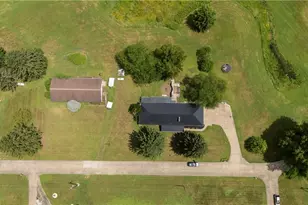 6091 Mills Dr SE, Uhrichsville, OH 44683 - Photo 3