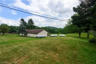 6091 Mills Dr SE, Uhrichsville, OH 44683 - Photo 9