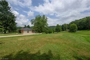 6091 Mills Dr SE, Uhrichsville, OH 44683 - Photo 5