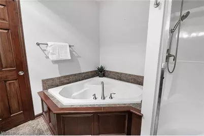 556 Hyannis Port Circle, Avon Lake, OH 44012 - Photo 19